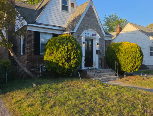 Modern 5BR Oasis | 7 Mins to JFK & Free Parking!